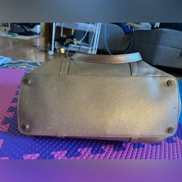 Micheal Kors gold large Bag - Picture 5 of 11